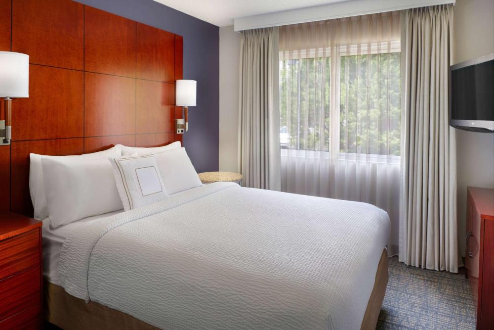 One Bedroom Suite Queen interior